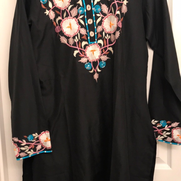 Silk blend embroidered Kurti L - Picture 2 of 4